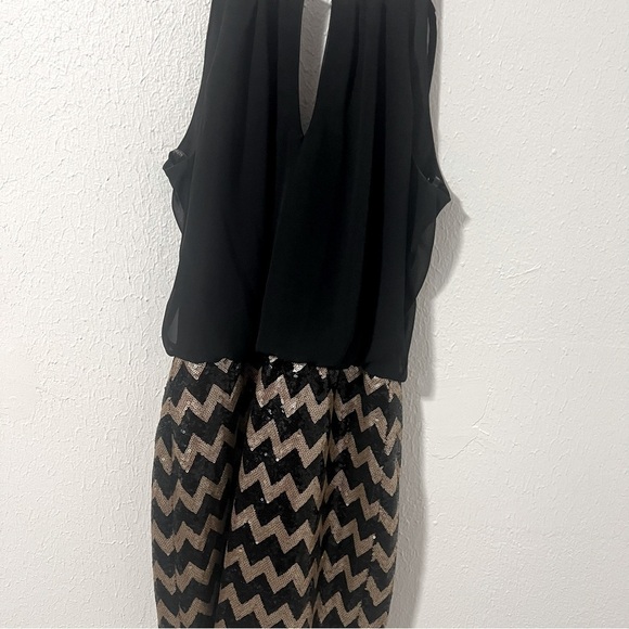 B. Darlin Women’s Sleeveless Size 5/6 Black and Gold Chevron Sequins Dress EUC - Picture 2 of 9